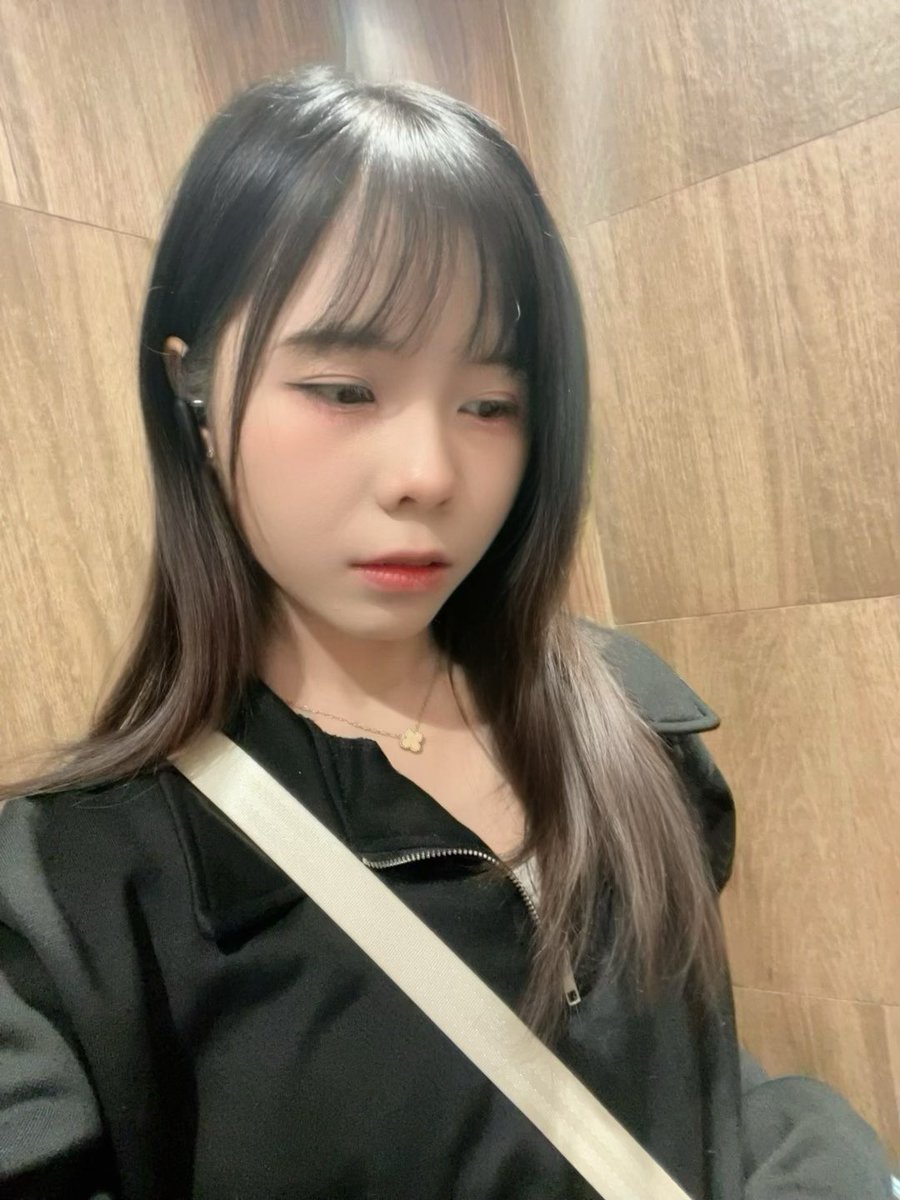 itsriirichan's tweet photo. Simple make up and outfit🧍‍♀️🙂‍↕️ https://t.co/HlpmF9uUFi