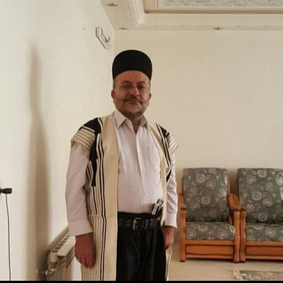 Sana_bano1404's tweet photo. سردار فدوی: در تاریخ بختیاری‌ها ثبت خواهد شد که فرمانده بسیج کل کشور یک بختیاری بود و در وسط میدان جنگ با شیطان بزرگ به شهادت رسید..
#یل_فارسان
#تا_پای_جان_برای_ایران https://t.co/iIftwAdMw9