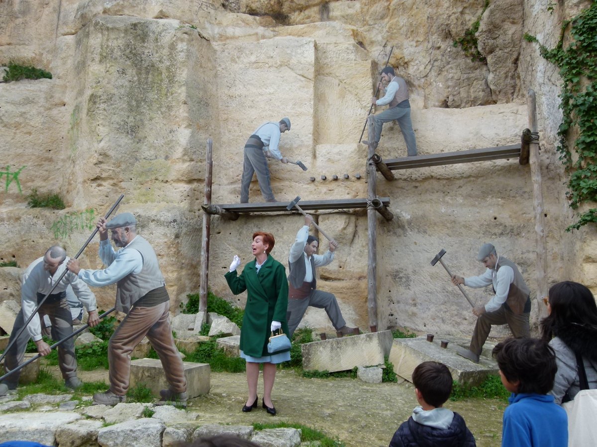TriadeSC's tweet photo. 🏰✨ Diumenge 22 (11:00 h): Castellet Encantat — visita teatralitzada amb la Carmeta per descobrir històries i racons de Castellet i la Gornal.
📍 Punt de trobada: Aparcament Públic de Castellet
⏱️ 11:00–12:00 | 🎟️ Gratuïta (cal reserva)
https://t.co/TRq0hiqiLG https://t.co/5wIV8fhnab