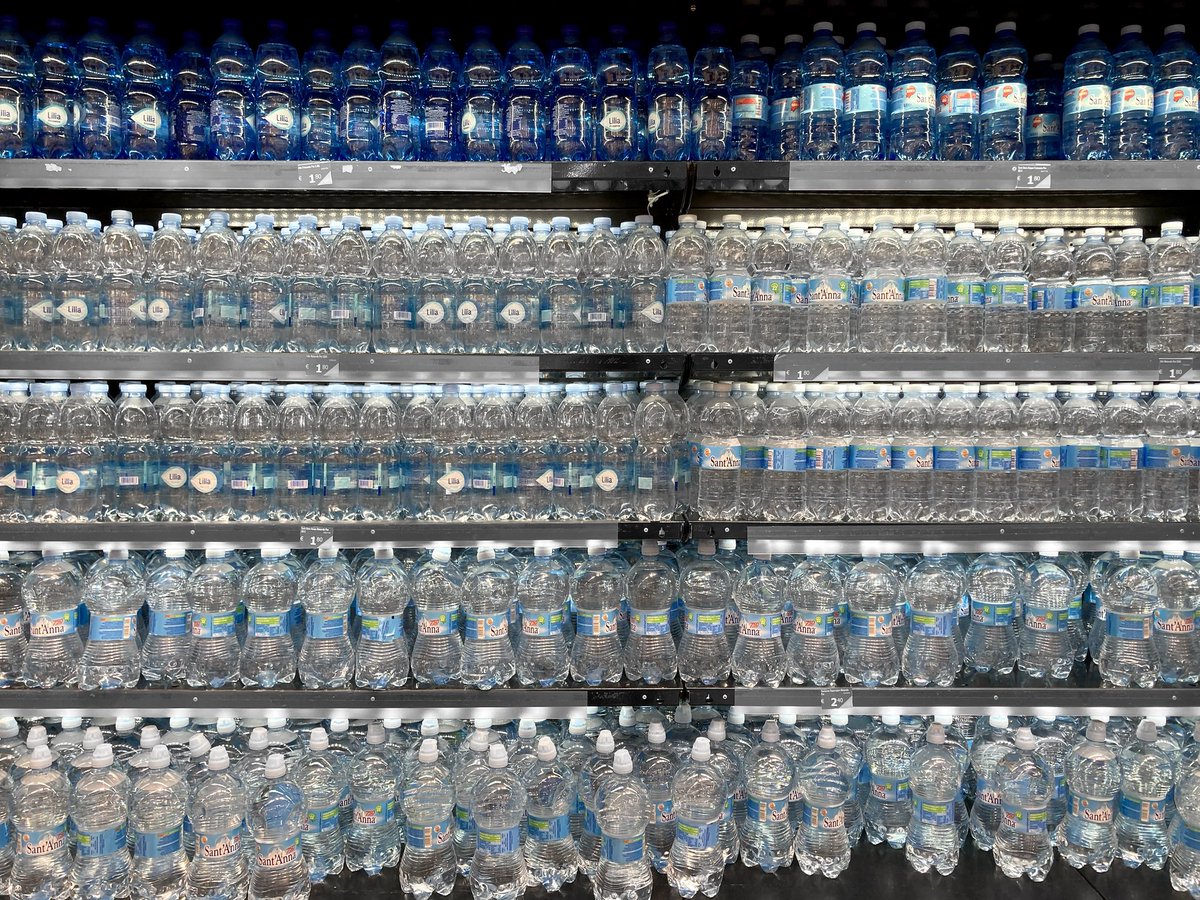 ReciklerkoCans's tweet image. One of the most important things in summer in San Remo, Italy is to always have a bottle of water with you 🌞🔥

See more editorial photos👇

stock.adobe.com/contributor/21…

#adobe #stockadobe #stockphoto #editorialphoto #supermarket #grocerystore #palette #mercado #planogramas #mockup