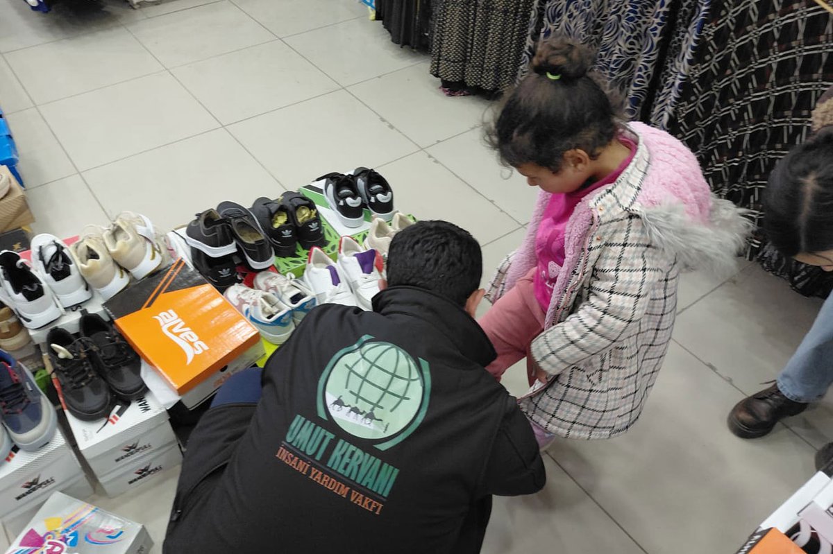 📍Van - Ramazan 2026 🌙

Umut Kervanı olarak Van Erciş ilçesinde Ramazan bayramı öncesinde yetim ve ihtiyaç sahibi kardeşlerimize yönelik Gıda, giyim ve Nakdi yardım dağıtımlarımızı gerçekleştirdik.

#RamazanUmutOlsun