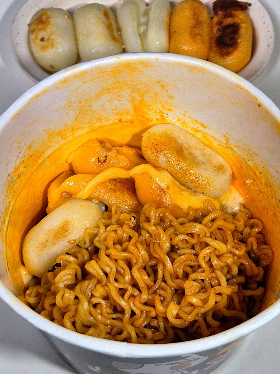 보끼밥 tweet media