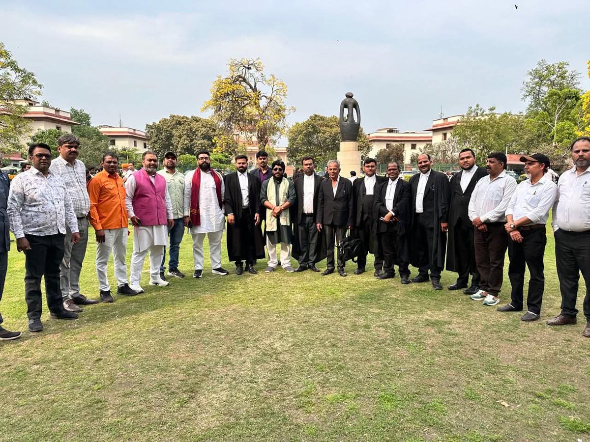 ChiefRspDhavrai's tweet photo. सुप्रीम कोर्ट की सुनवाई का इंतजार -
राष्ट्रीय सवर्ण परिषद् RSP टीम तैय्यार है
#UGC_काला_कानून_वापस_लो #UGC_काला_कानून #ugc #UGCProtest https://t.co/ZvqcqlJnbe