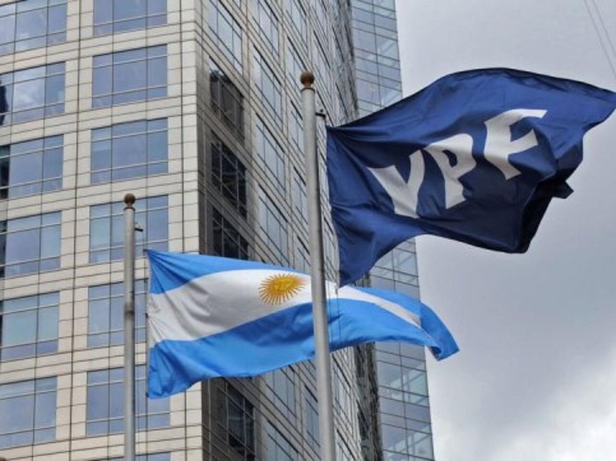 CriptoNoticias's tweet photo. ⚡ YPF lanzó Enertoken, una plataforma para tokenizar activos energéticos sobre XRP Ledger, con más de 800 millones de dólares en su primera etapa y foco en mejorar la gestión y trazabilidad.
 
🔗 El proyecto se suma al auge de los RWA y muestra cómo la tokenización empieza a integrarse en industrias tradicionales como la energía, más allá del sector financiero.