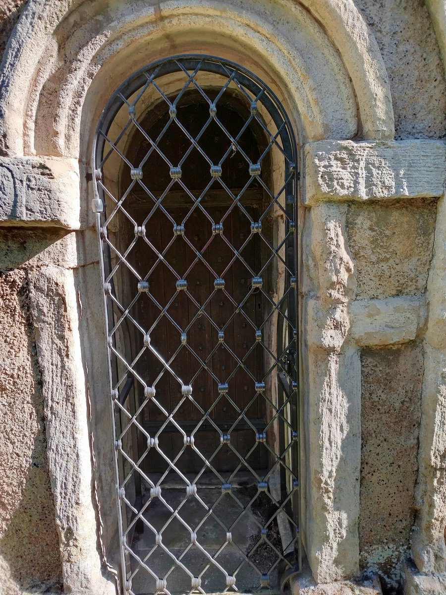 phil0073's tweet photo. From c.970 the Saxon tower doorway details of 
#AllSaintsEarlsBarton . "Gate" from the modern keep out era.#PhilOnaBike #AdoorableThursday #dailydoor #Thursgate #lovegates @LoveOfGates #MetalworkMonday https://t.co/0ij8xExqHi