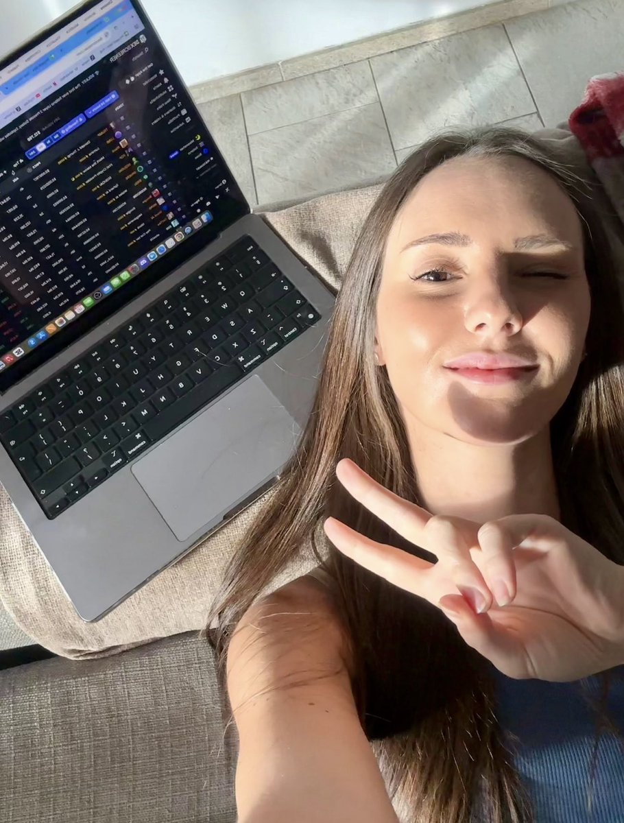 CryptoPizzaGirl 🍕🐳 tweet media