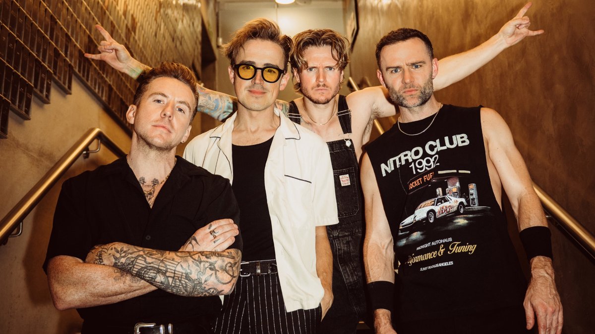 Rock Sound tweet media