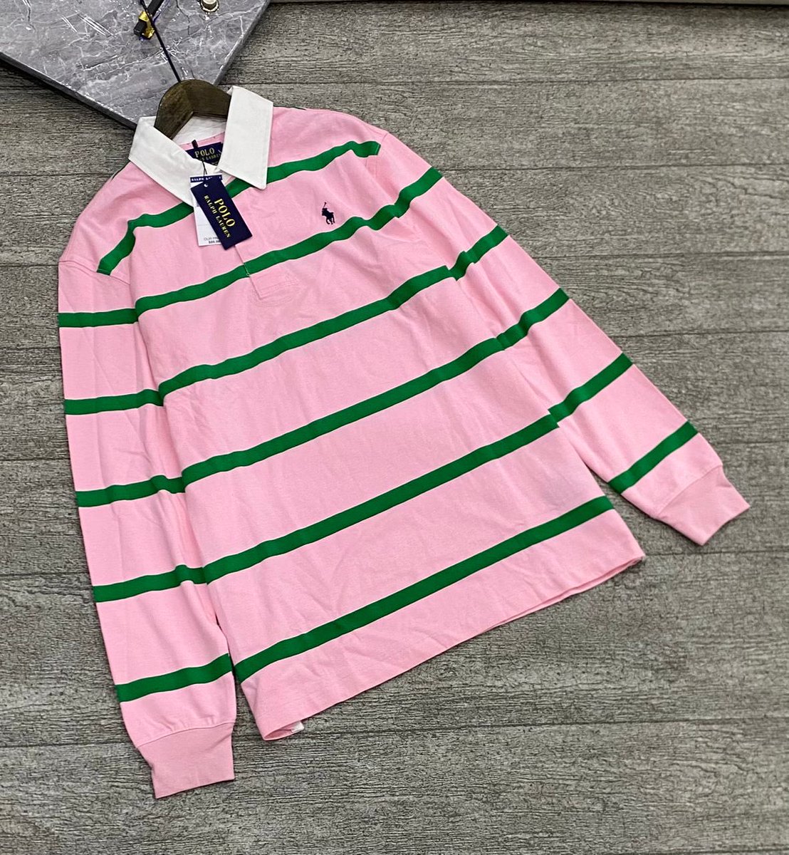 CLOTHING VENDOR IN LAGOS ISLAND tweet media