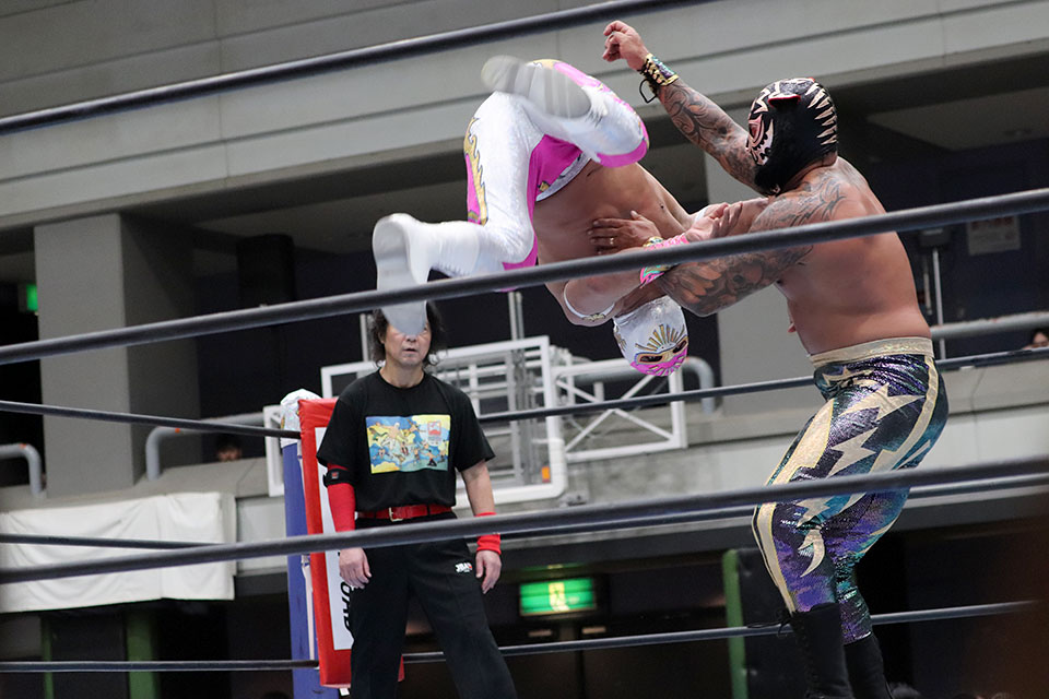 chika_dahlia's tweet photo. 2026/2/24
NJPW PRESENTS CMLL FANTASTICA MANIA 2026
エディオンアリーナ大阪第2
第6試合【『FANTASTICA MANIA 2026』タッグトーナメント決勝戦】
マスカラ・ドラダ、ミスティコ vs マグヌス、アベルノ⑮
#MascaraDorada #Averno
#FM2026 #njcmll #FantasticaMania2026 https://t.co/jpSQozt4F0