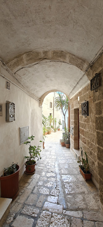 outofofficedaku's tweet image. In the summers skip the Amalfi Coast and head over to the villages in #Puglia No crowds. Have the place to yourself and a few locals. Spend the day at leisure. Have food at local restaurants. Swim in the sea. Explore the streets. Head back home. Did the same for 2 weeks and loved