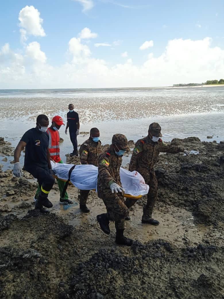 🔴 Naufrage à Mitsamiouli : le bilan passe à 17 morts

Le bilan du drame s’alourdit : 17 corps repêchés, 30 survivants secourus.
Les recherches se poursuivent, bilan toujours provisoire