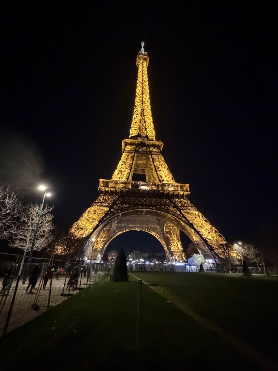 eruuneve's tweet photo. 研究室同期と卒業旅行ヨーロッパ行ってきた✌️

ロンドン🇬🇧
→パリ🇫🇷→モンサンミッシェル🇫🇷
→ジュネーブ🇨🇭→ツェルマット🇨🇭
→ミラノ🇮🇹→ヴェネツィア
→ローマ🇮🇹→バルセロナ🇪🇸

2週間夢のような時間だった
子供の時から夢だったサグラダファミリアも見れた https://t.co/FkhQMG2BpU