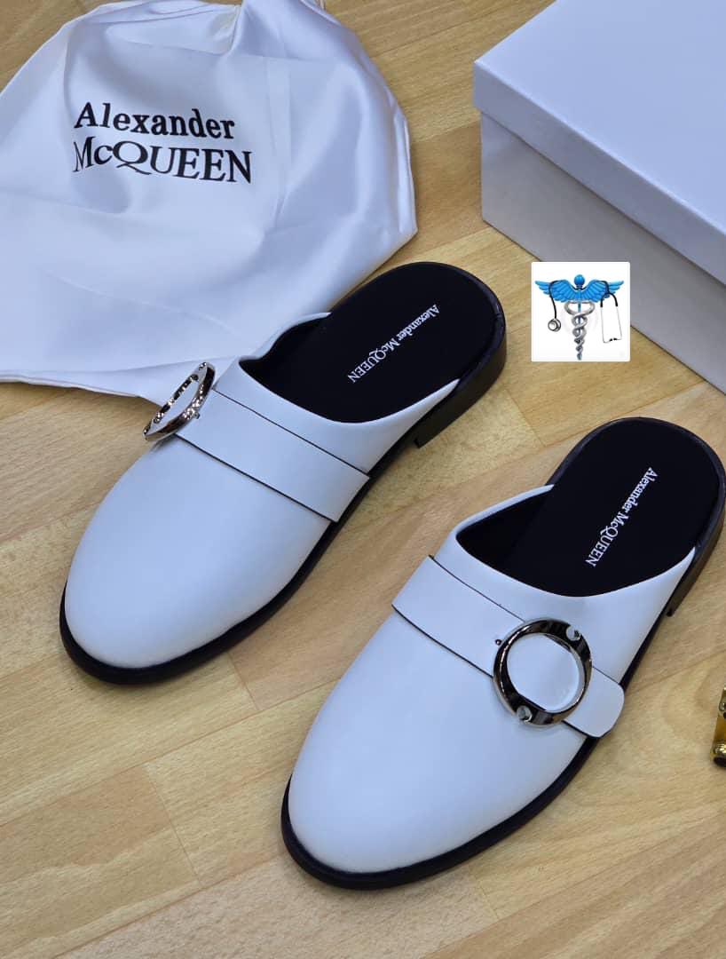 CLOTHING VENDOR IN LAGOS ISLAND tweet media