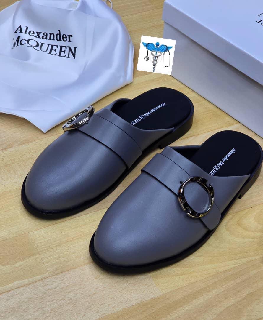 CLOTHING VENDOR IN LAGOS ISLAND tweet media