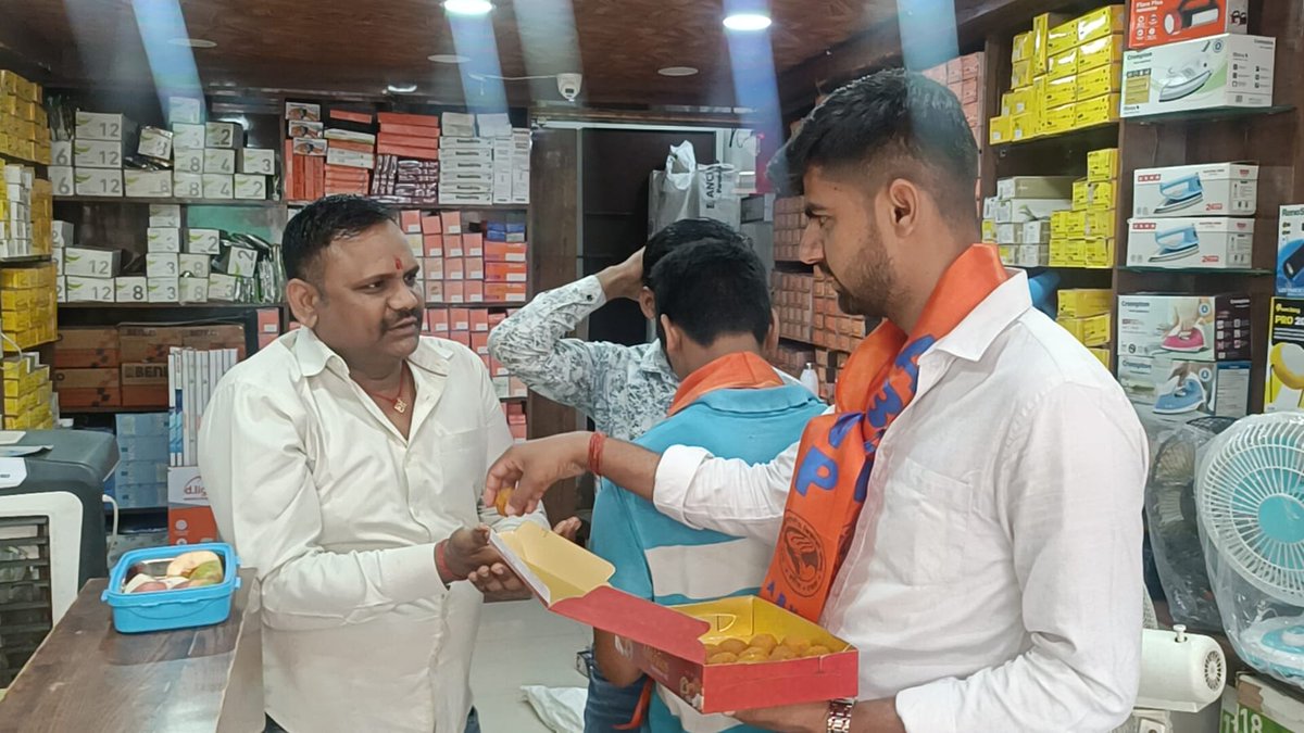 abvpbegusarainb's tweet photo. अखिल भारतीय विद्यार्थी परिषद, बेगूसराय दक्षिण नगर इकाई द्वारा आज भारतीय नव संवत्सर के शुभ अवसर पर नगर के ऐतिहासिक 'कर्पूरी स्थान' में भव्य पूजा-अर्चना एवं महाप्रसाद वितरण कार्यक्रम का आयोजन किया गया। 🔱🚩

#abvpbegusarai https://t.co/oxbzyQbUnR