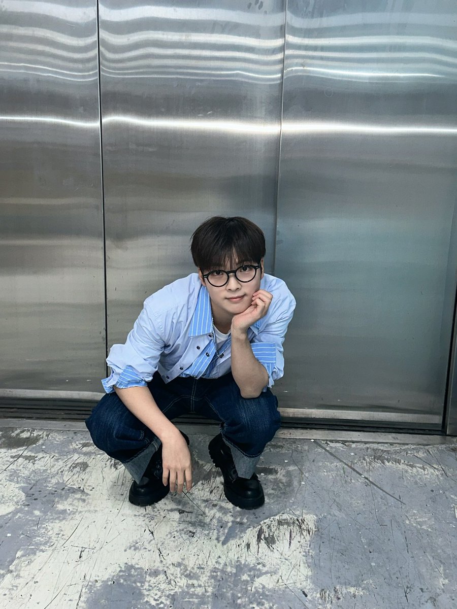 GHOST9OFFICIAL's tweet photo. [📸]

가짜사랑 첫 음악방송 무대 완료!
좀 어색해 보이긴 하는데 이것도 나니까~
가짜 최준성 아니고 진짜 최준성이었습니다~
응원해 준 고스티 고마워~~~💕

#GHOST9 #고스트나인
#CHOIJUNSEONG #최준성
#Jun_S #JunS #가짜사랑 https://t.co/pVIMu8okow
