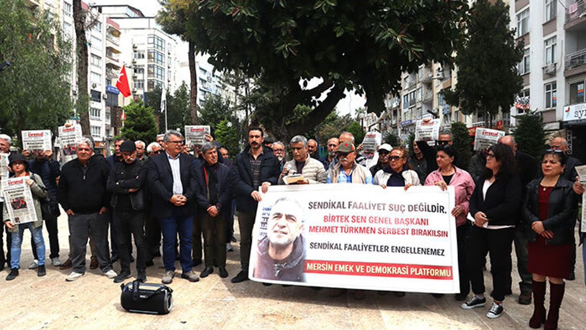📣 Mersin l Emek ve Demokrasi Platformunun, sendikal faaliyetleri ve emek mücadelesindeki haklı sözleri nedeniyle tutuklanan <a href="/birlesiktekstil/">BİRTEK-SEN</a> Birtek-Sen Genel Başkanı Mehmet Türkmen ile dayanışmak amacıyla gerçekleştirdiği basın açıklamasına katıldık.

Bir kez daha vurguluyoruz: