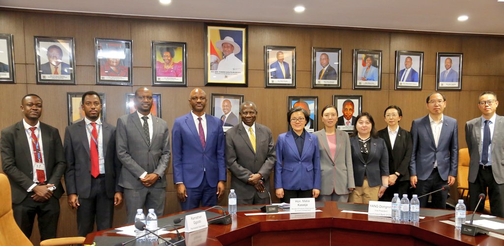 UGANDA, CHINA EXIM BANK AGREE ON STRATEGIC PARTNERSHIP TO ACCELERATE TENFOLD ECONOMIC GROWTH:

Finance Minister <a href="/MatiaK5/">Matia Kasaija</a>  has met a high-level delegation from the Export-Import Bank of China (China EXIM Bank), led by its Vice President, Dr. Yang Dongning. 

They are in the