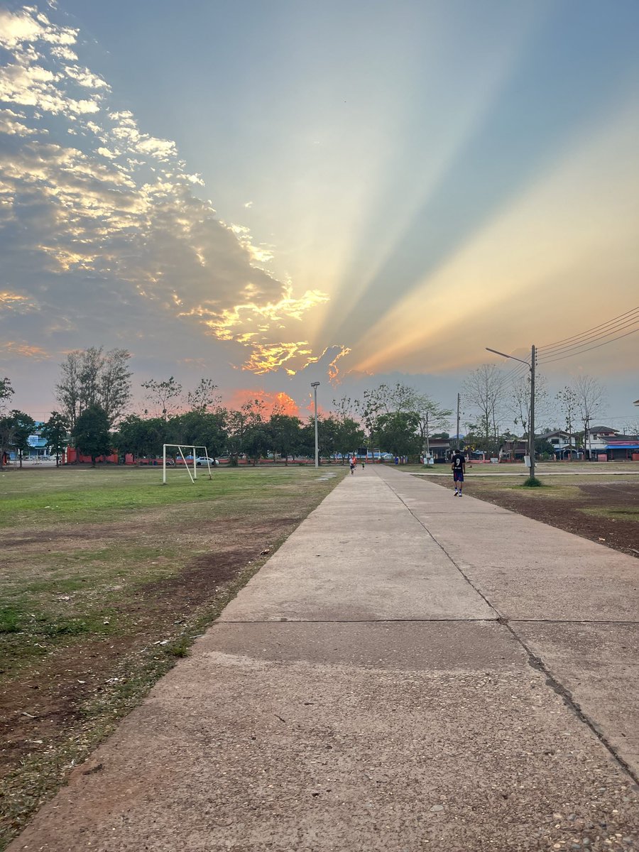 Sutthinun tweet media