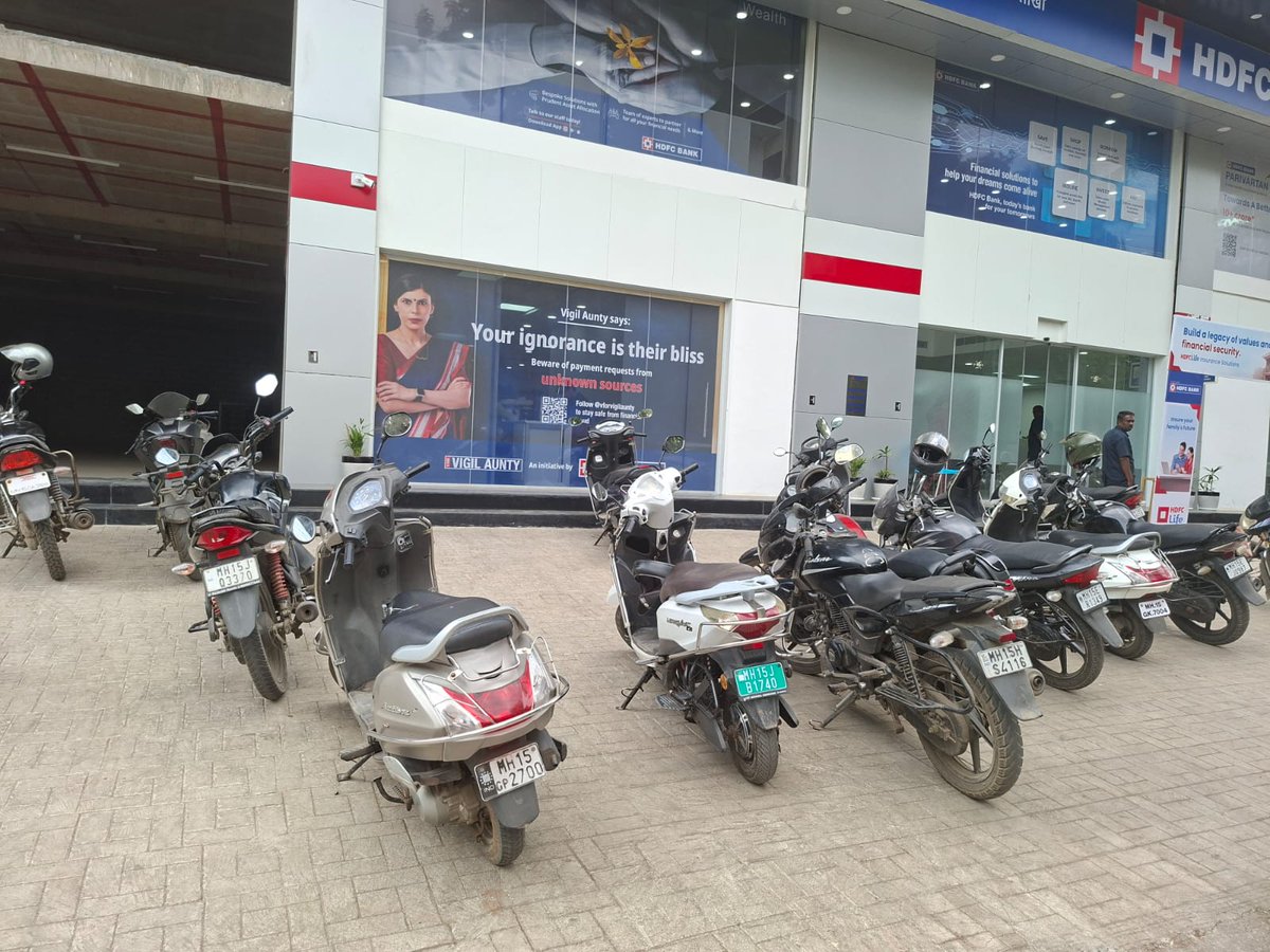 pushkarupadhye's tweet photo. Respected Sir/Madam,

Place:HDFC Bank,Thatte Nagar,Nashik on 
Date-17/03/2026 at around 
Time-3.00 P.M. 
Vehicle-MH05BV2135  
Charges of Fine &amp; Towing-₹ 736
NO PARKING SIGN BOARD OF RTO AND BANK. https://t.co/OhMFMUjYwS