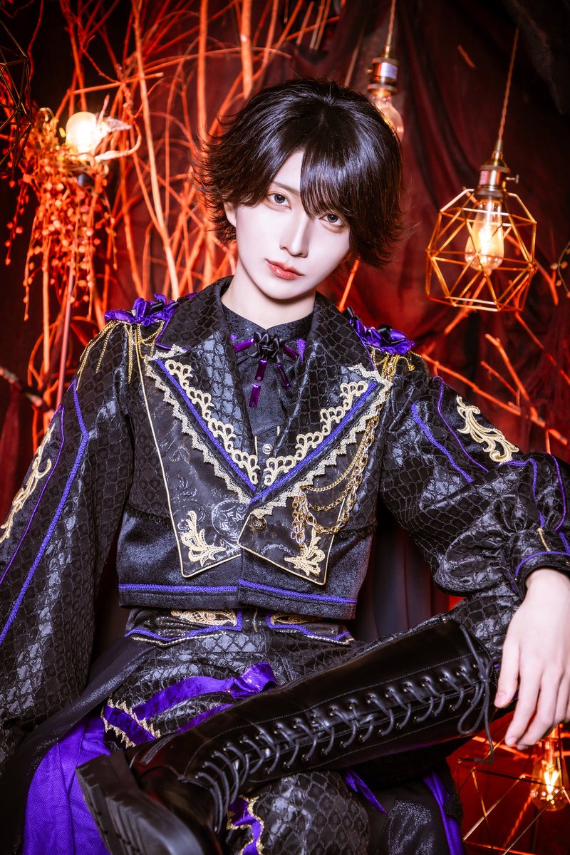 UNWHITE official tweet media