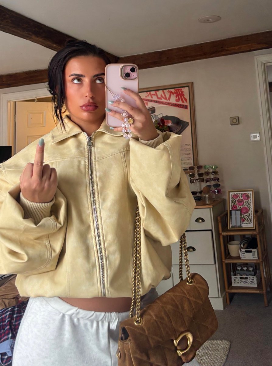 𝐁𝐞𝐥𝐥𝐚*ೃ༄ 💷 tweet media