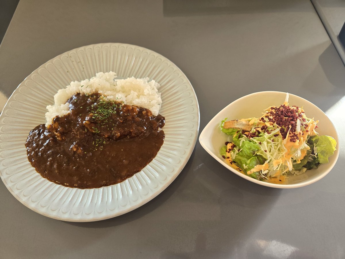 nikonikoni4789's tweet photo. 1月に8回目行った☕😌✨
カレー🍛とサラダ🥗
ここのカレー大好き(*´∀｀*) https://t.co/u6WCiO04UE