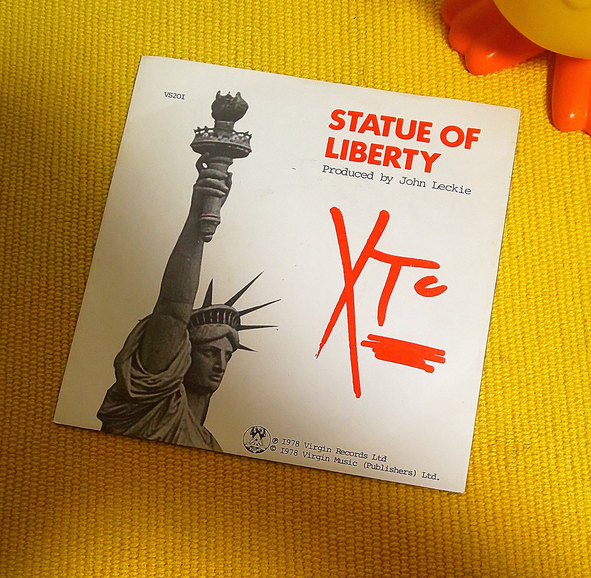 たまぞう tweet media