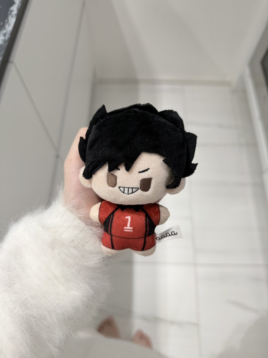 홍대에서 내가 산 게 켄마였는데 쿠로오 갖고 싶어서 하나 더 사려고 했더니, 켄마 팬 언니가 사갈 테니까 교환해달라고 했고 “무조건 쿠로오 나와요!” 했는데 진짜 나왔어😭