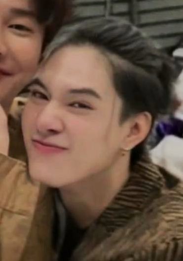 อือ เข้าใจแล้วว่าทำไมสกายชอบนานิ(ก่อน) ตั้งแต่ที่ตอนยังเป็นเอ็มเจ ก็เอ็มเจน่ารักขนาดนี้อะเน่ะ