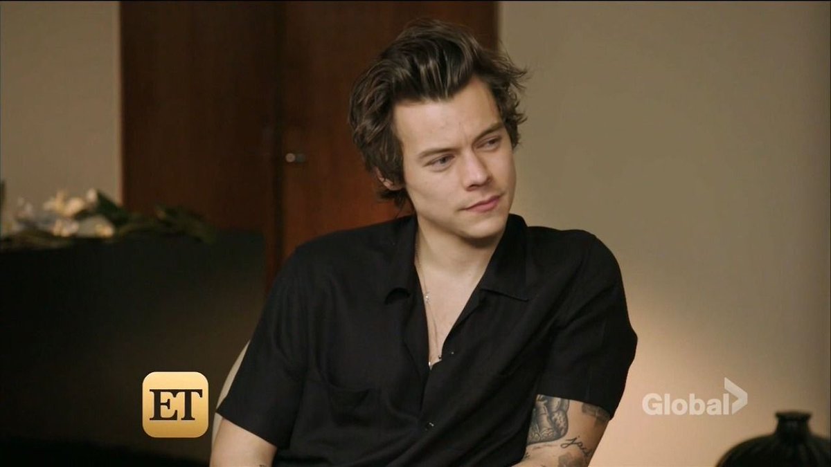 WhyLarryIsReal tweet media