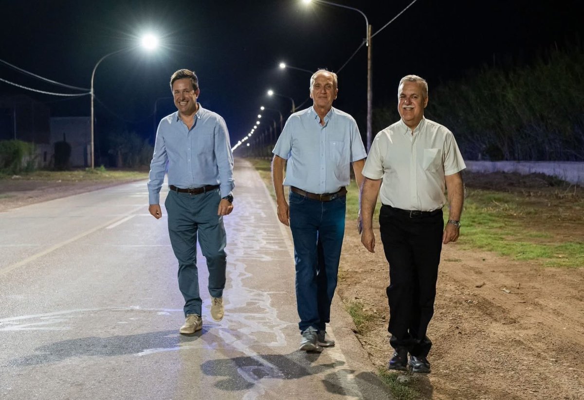 mauricio_petri's tweet photo. Luces nuevas, distrito más seguro 💡
62 luminarias LED en carril Norte para transformar Buen Orden.

#SanMartinGobierno #MásSeguridad https://t.co/KzNv2oQNm3