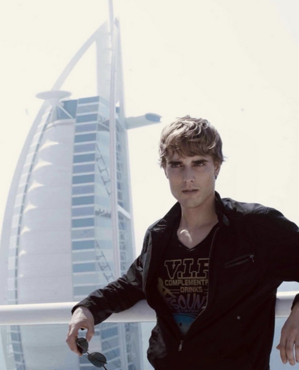 jeff Benzos tweet media