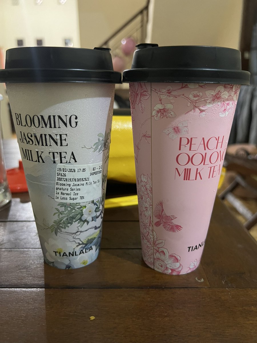 yolkyakarta's tweet image. hey habis cekcok dibelikan tianlala sama kakak #spoiled #ilovemygf #ilovemywife