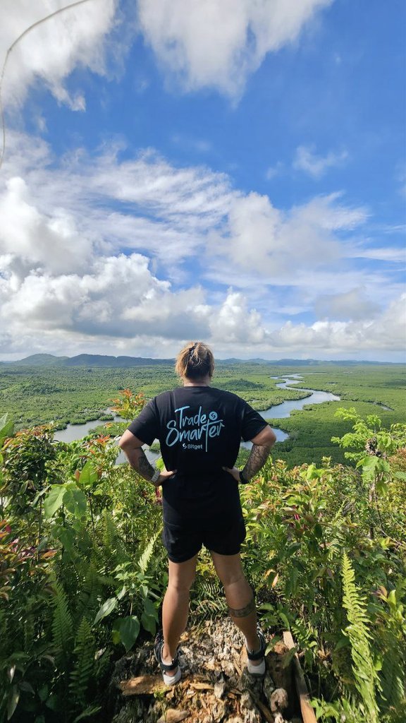 amirahbnb's tweet photo. Standing at the edge, looking forward.
This is what #LadyForward feels like,  choosing your own path and building beyond limits.

Celebrating #IWD2026 with #Blockchain4HER💜 https://t.co/D8AQ9ej148