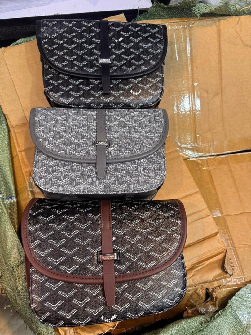 CLOTHING VENDOR IN LAGOS ISLAND tweet media