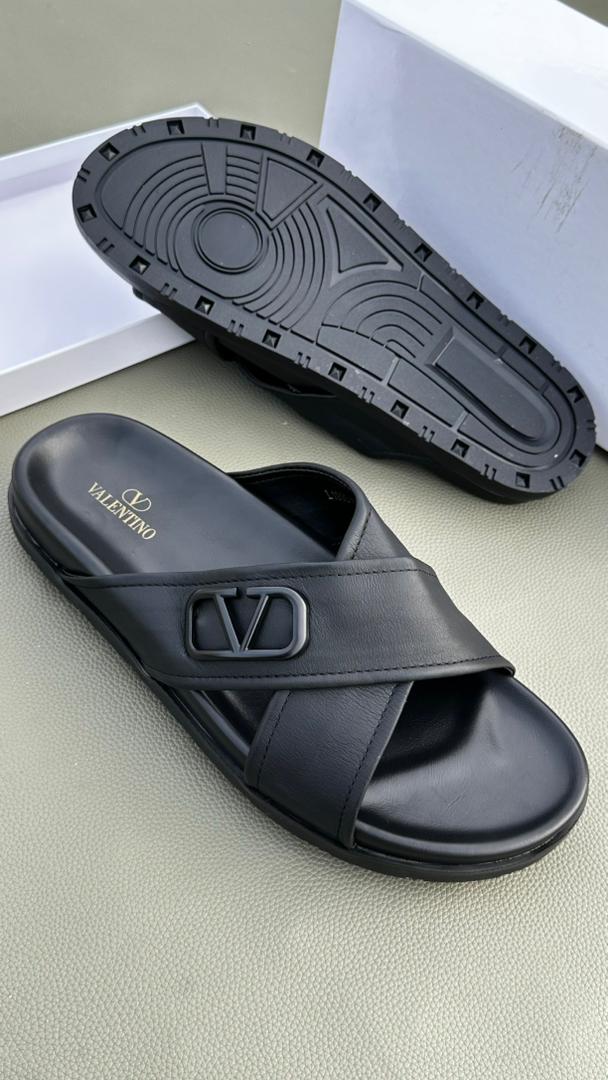 Size:40-45 

Tsh.65,000

CONTACTS:+255718007463

For pickup 🛵 📦 and delivery 🛵  🚚