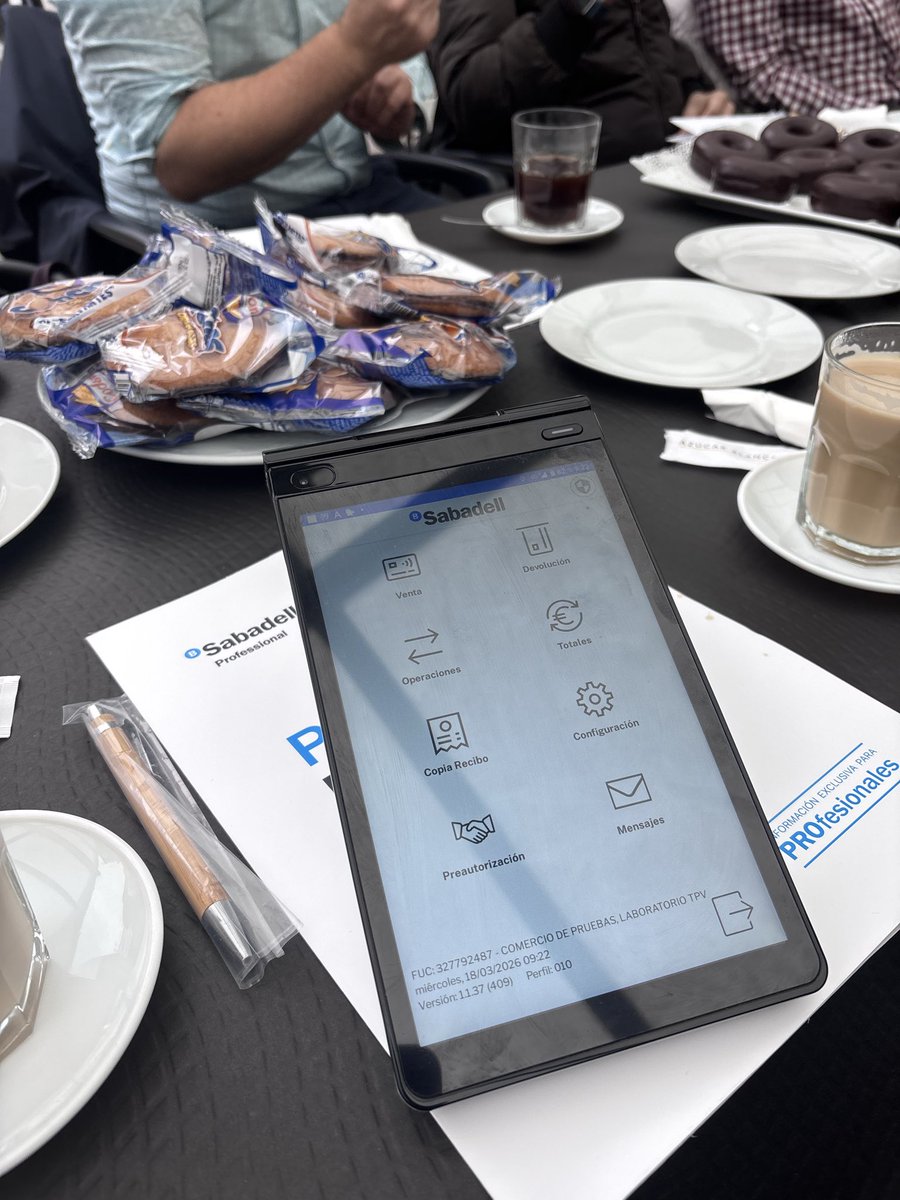 🗓️Ayer asistí a la jornada de comercio de Avilés organizada por UCAYC y Banco Sabadell junto a mi compañero <a href="/josestrada01/">Jose Carlos</a> .

👨🏻‍🤝‍👨🏽Él desde la hostelería, yo desde el comercio, lo tenemos claro: si no se cuidan estos sectores, las ciudades se apagan. 

🗣️¡Hay que apoyar lo nuestro!