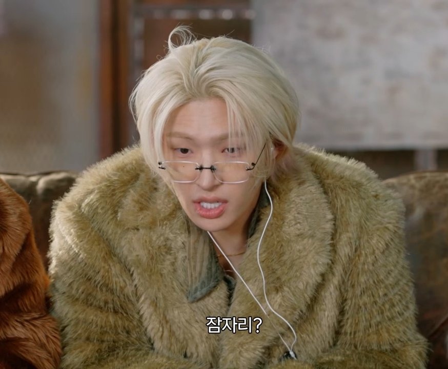 Computer tweet media