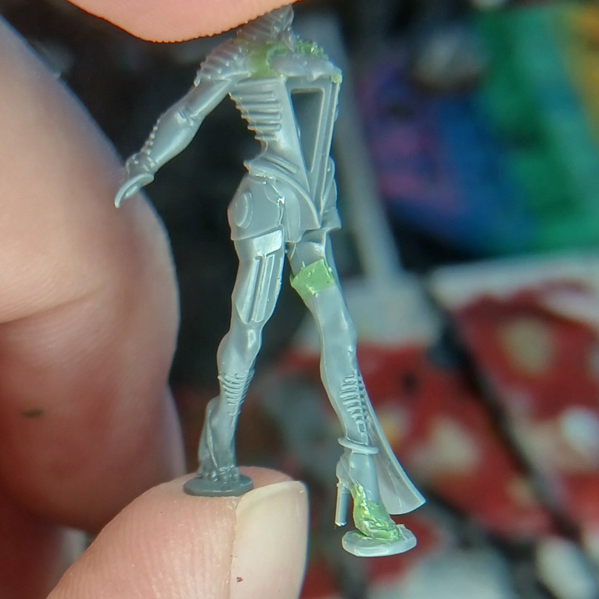 ChaosWulff's tweet photo. I did a little sculpting today. Added some hair to my kitbashed Judiciar & modified Yvraine's outfit.
Yvraine's modifications almost gave me an aneurysm! I've never had to sculpt something so small!
#BloodAngels #SpaceMarines #Ulthwe #Aeldari #WarhammerCommunity #Warhammer40K https://t.co/T4Htwy1KhT