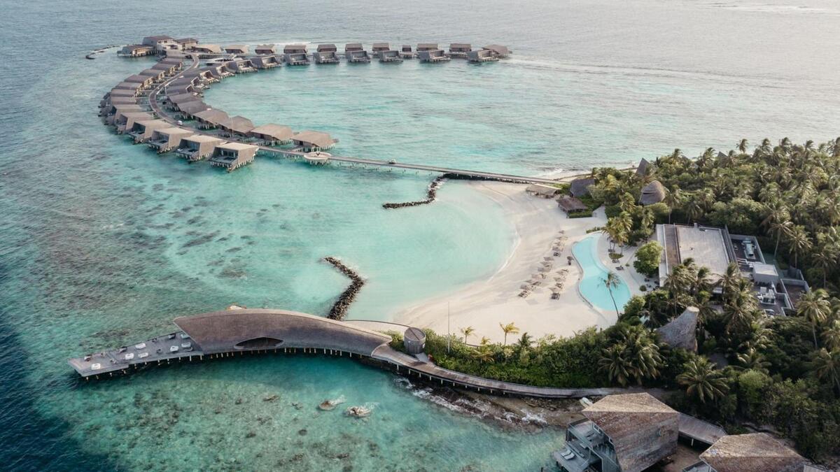 honeymoonscom's tweet photo. Surrender to butler-served luxury on a private island paradise at The St. Regis Maldives Vommuli Resort, where overwater Iridium Spa rituals and private pool villas redefine romance. https://t.co/By7ZkYKsL7 https://t.co/I4VqrJBuHw