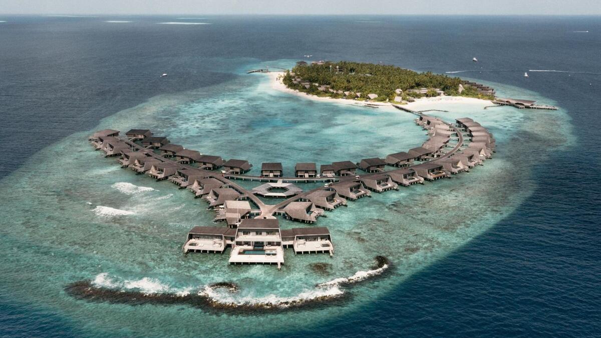 honeymoonscom's tweet photo. Surrender to butler-served luxury on a private island paradise at The St. Regis Maldives Vommuli Resort, where overwater Iridium Spa rituals and private pool villas redefine romance. https://t.co/By7ZkYKsL7 https://t.co/I4VqrJBuHw