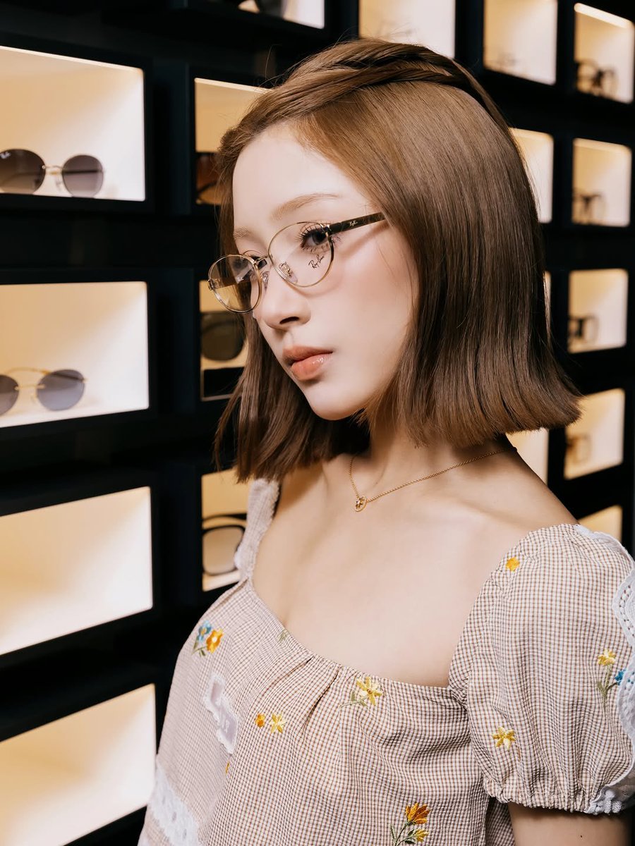 OfficialJaoying's tweet image. ꔛ IG :  jaoyng update 
🗓️19032026 | #ไอจีเจ้าหยง 

nerdy mode on🥸 @/EssilorLuxottica #EssilorLuxottica #eyewear #trends #SS26

𓂃 𓈒𓏸  #Jaoyng , #FELIZZ