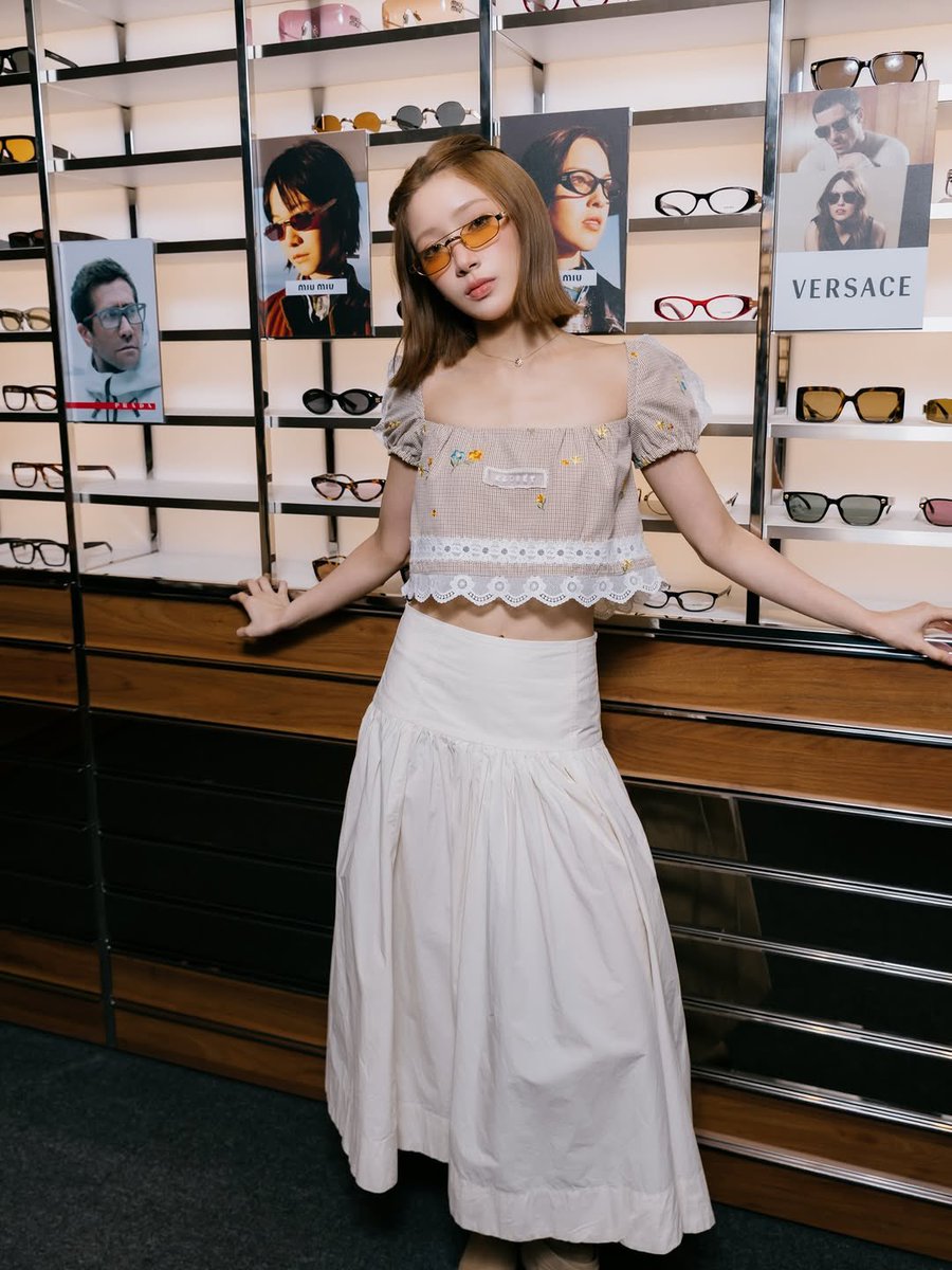 OfficialJaoying's tweet image. ꔛ IG :  jaoyng update 
🗓️19032026 | #ไอจีเจ้าหยง 

nerdy mode on🥸 @/EssilorLuxottica #EssilorLuxottica #eyewear #trends #SS26

𓂃 𓈒𓏸  #Jaoyng , #FELIZZ