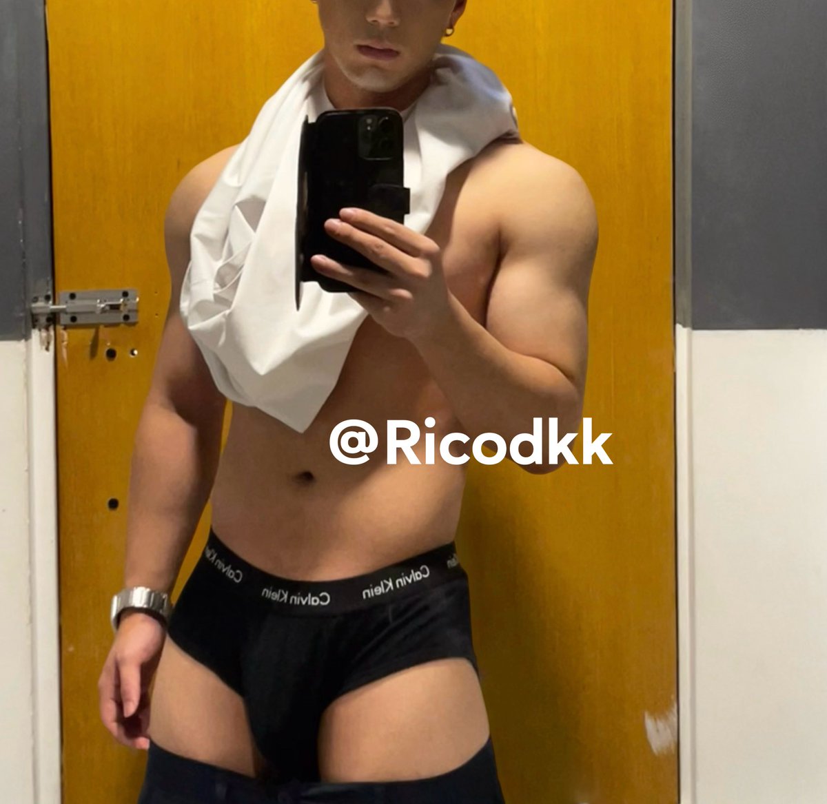 Ricodkk's tweet photo. 其实每一次穿三角内裤都巨勒裆 https://t.co/P20jgLStbz