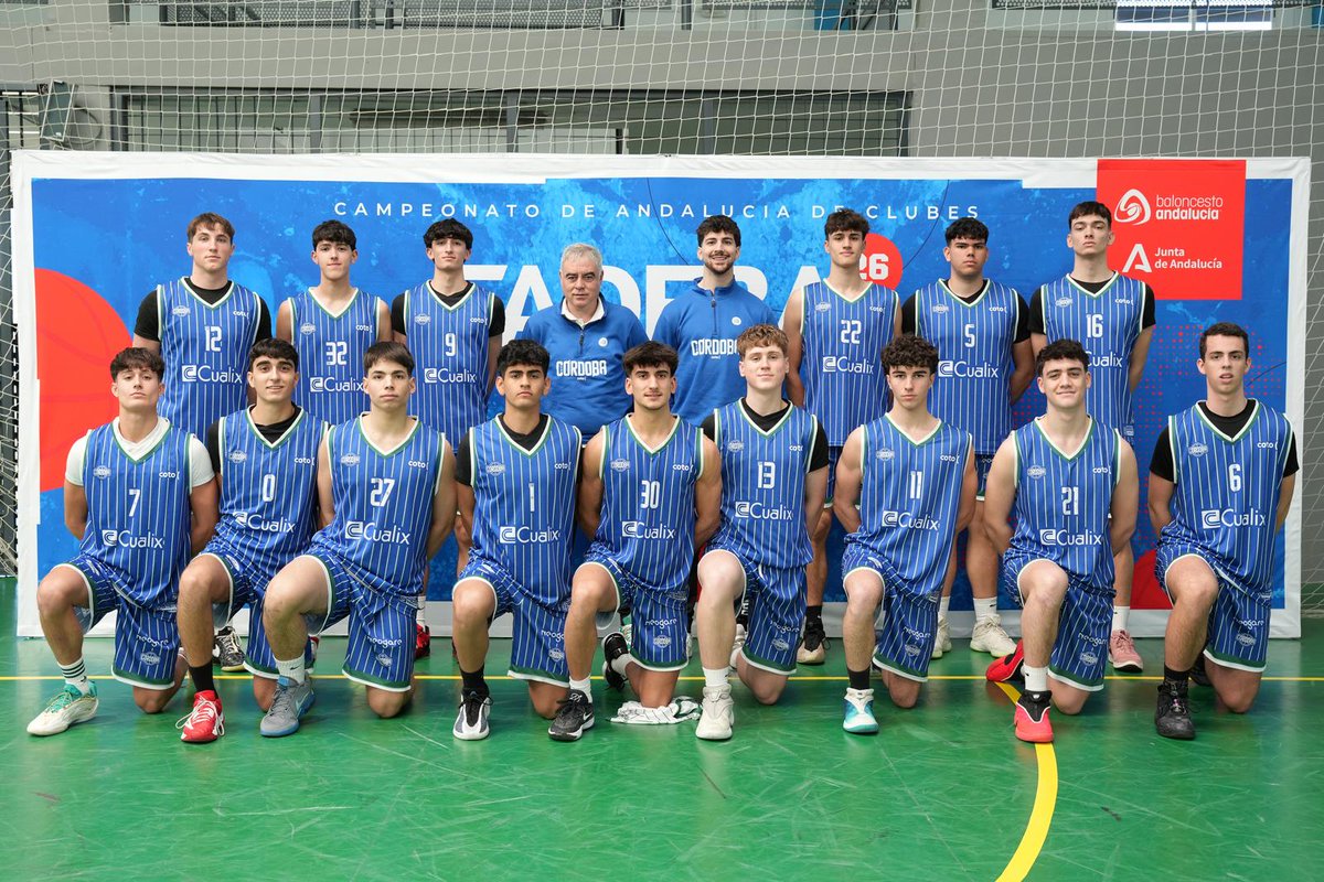CordobaCB's tweet photo. 🏀 FINAL DE LA FASE DE GRUPOS | #JuniorOroCCB

Nuestro equipo cierra la fase de grupos del CADEBA Junior Masculino con un gran balance 💪

✅ Victoria vs UB Jerez
✅ Victoria vs CB Almería
❌ Derrota vs Novaschool

Un partido muy competido el de hoy, en el que nuestros chicos lo han dado todo hasta el final. Terminamos como segundos de grupo, demostrando carácter, esfuerzo y un gran nivel de juego en esta primera fase 👏

Ahora toca seguir soñando…

🎯 Cuartos de final
📅 Viernes
🆚 CB Coria
⏰ Por definir

🔥 ¡A por todas, equipazo! 🤍💚 #GanamosJuntos #CarácterBlanquiverde