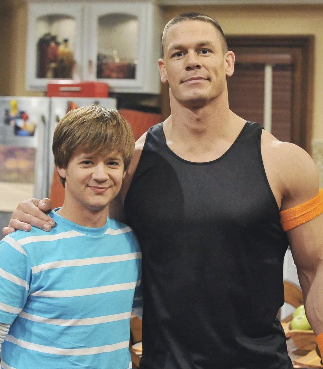 FrenchRapUS's tweet photo. 🚨 SURRÉALISTE ! 

Jason Earles : la star de la série « Hannah Montana » révèle avoir menti aux producteurs en leur disant qu'il avait 18 ans alors qu'il avait en réalité 28 ans 😭

Ils ont découvert dans l'épisode 8 qu'il n'était pas un adolescent, mais qu'il avait en réalité 28 ans et qu'il était marié…