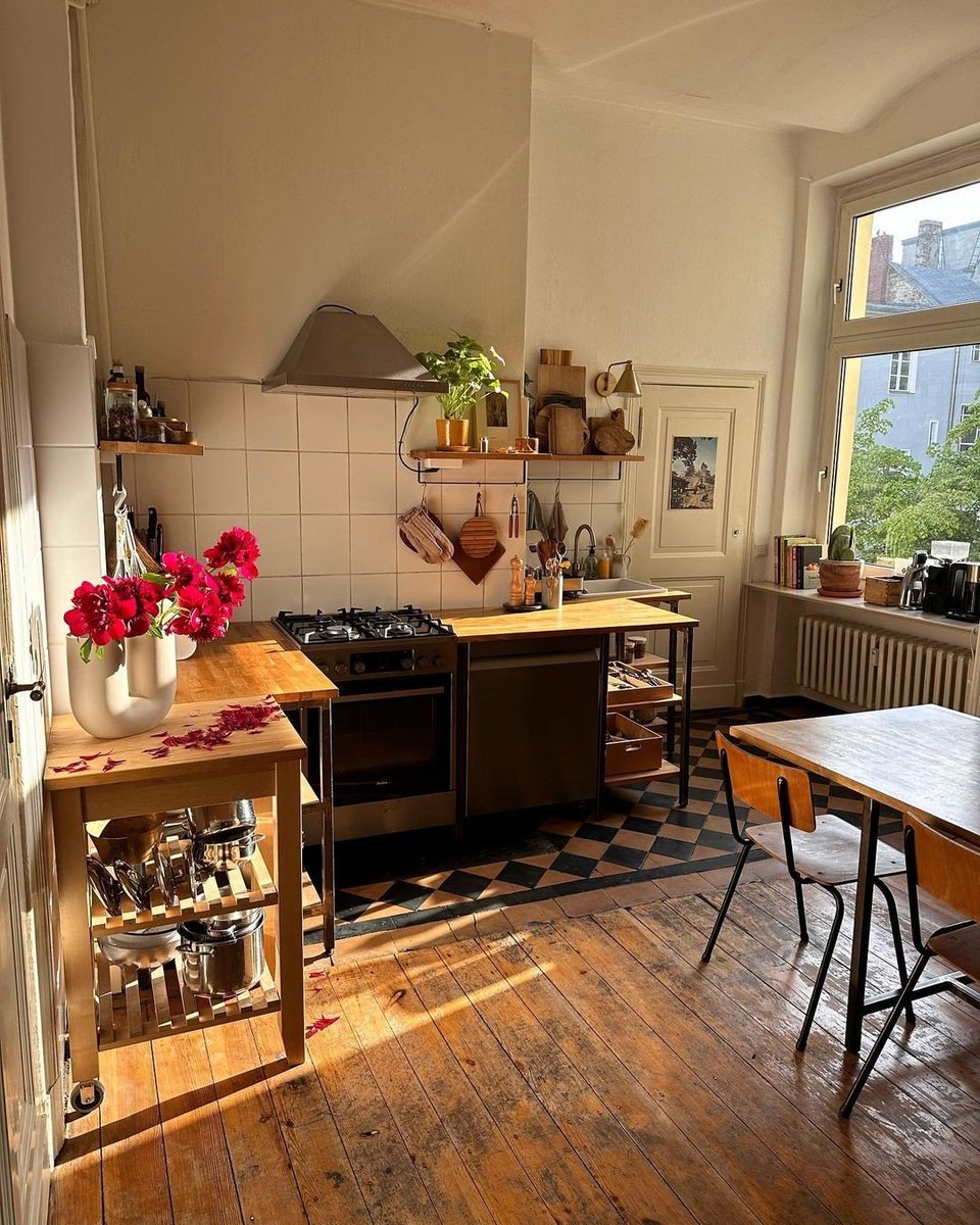 HouseCompendium's tweet photo. I've said it before, and I'll say it again: natural light is the best decoration for your home. https://t.co/LUt4aDIbzK