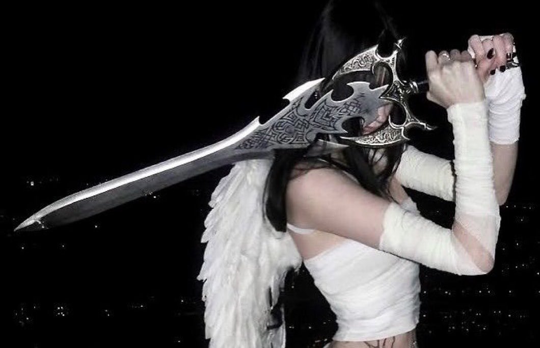 𝓇𝑜𝓈𝒾𝑒 tweet media