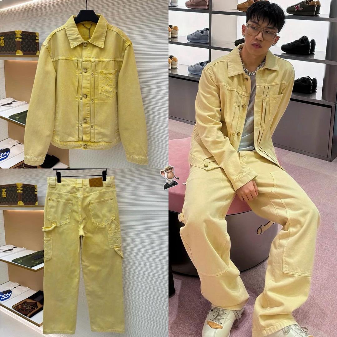 CLOTHING VENDOR IN LAGOS ISLAND tweet media